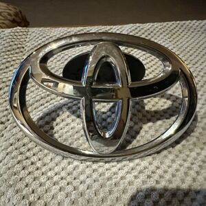 9097502192 Genuine‎ Toyota EMBLEM ASSY, RADIATOR GRILLE 90975-02192